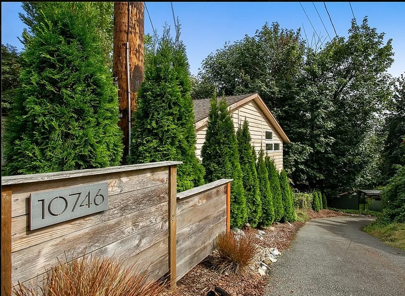 Primary Photo - 10746 Densmore Ave N