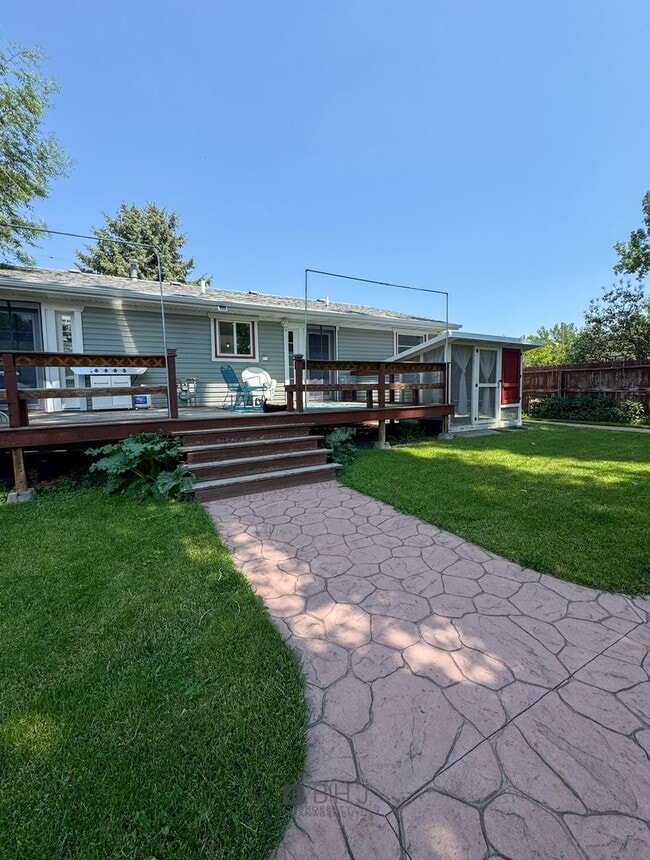 Building Photo - NEWLY UPDATED 2 BED/ 1 BATH SINGLE FAMILY ...