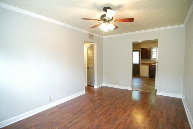 Building Photo - 2 Bedroom Inglewood Duplex!