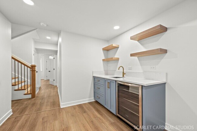 Building Photo - 715 N Brainard St