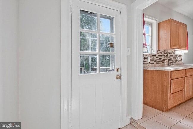 Building Photo - 508 Cording Ave