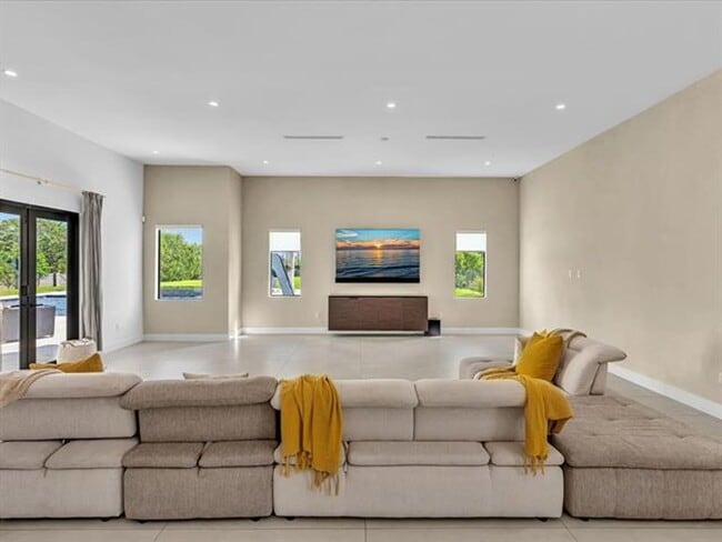 Building Photo - 6122 SW 173rd Way