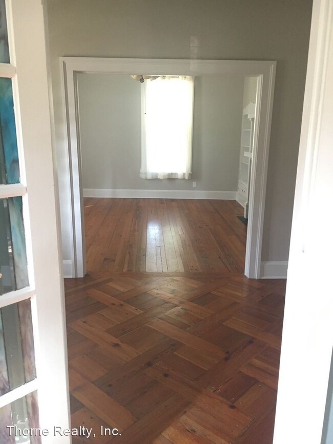 Building Photo - 4 br, 3 bath House - 205 W Baker Street