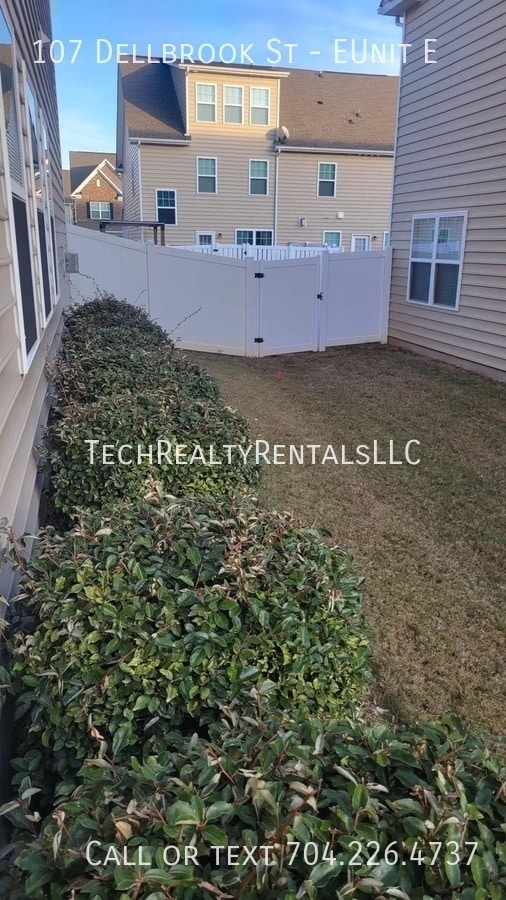 Building Photo - 107 Dellbrook St
