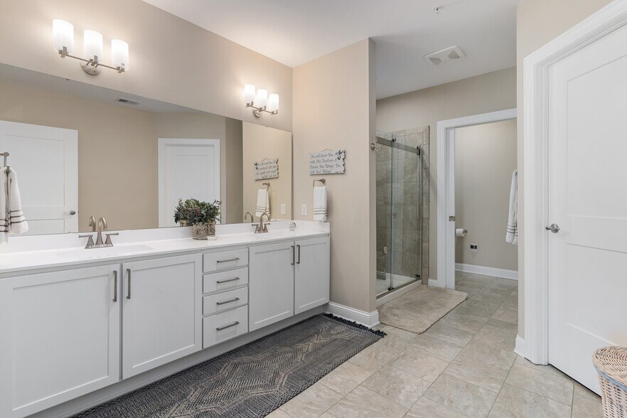 Building Photo - 5317 Highpointe Lakes Dr