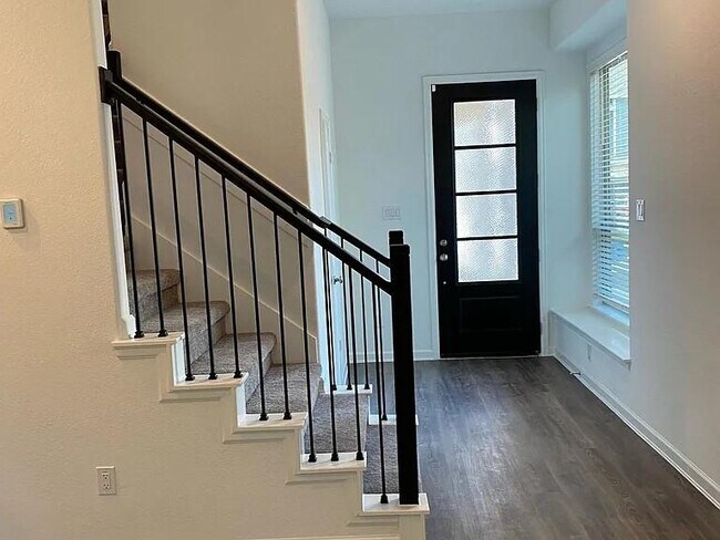 Building Photo - 555 Dry Fork Ln