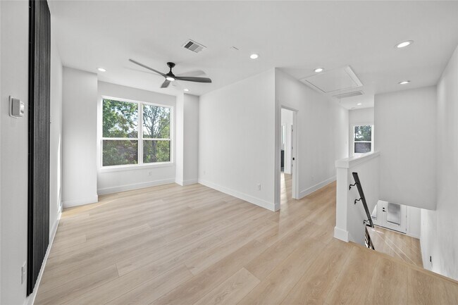 Building Photo - 4321 Rogers St