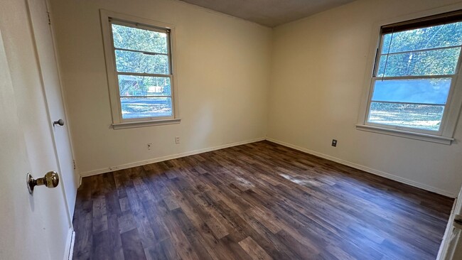 Building Photo - Cute 3 bed House