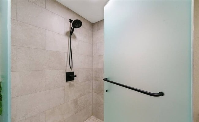 Building Photo - A Spacious Home in the Prestigious Sahalee...