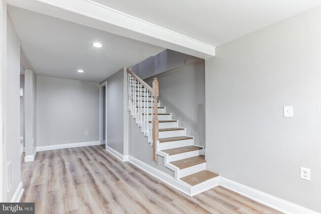 Building Photo - 614 Minor St