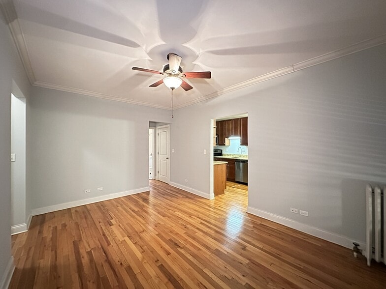 Building Photo - 749 W Addison St