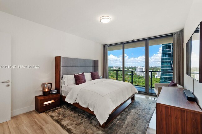 Building Photo - 1451 Brickell Ave