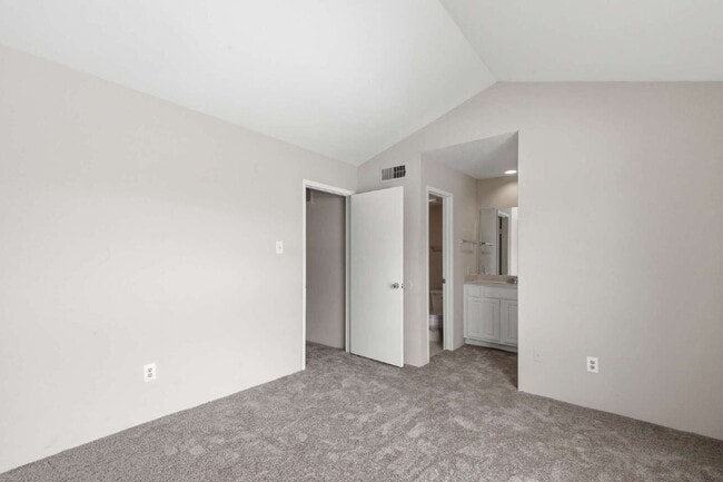 Building Photo - 2120 Wilcrest Dr