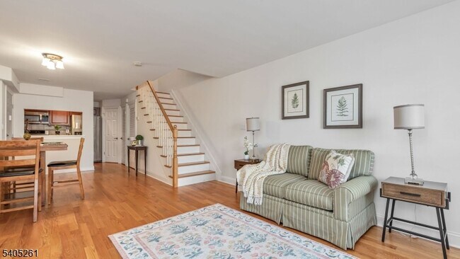 Building Photo - 112 N Broadway