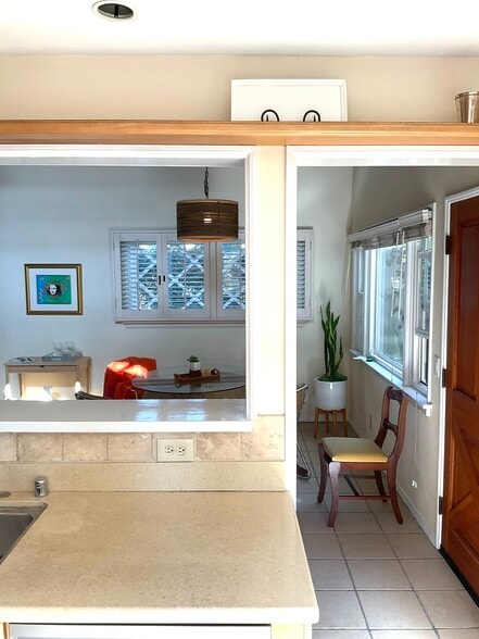 Building Photo - 5261 Cahuenga Blvd