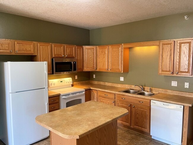 Building Photo - West Ames 1-Bedroom Condo - Garage Included