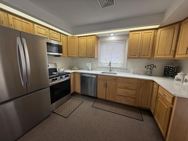 Building Photo - 76 Borden Rd