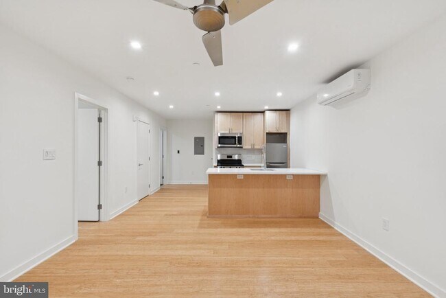 Building Photo - 1302 S 18th St