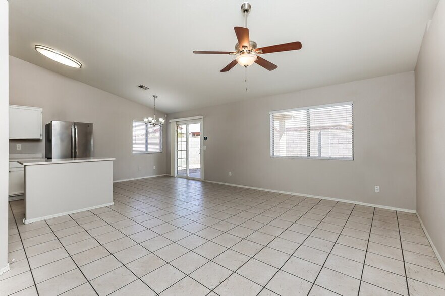 Building Photo - 5307 N 79th Dr