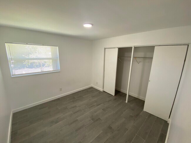 Building Photo - 850 SW 9th Ave
