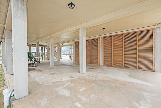 Building Photo - 336 Admiral Cir