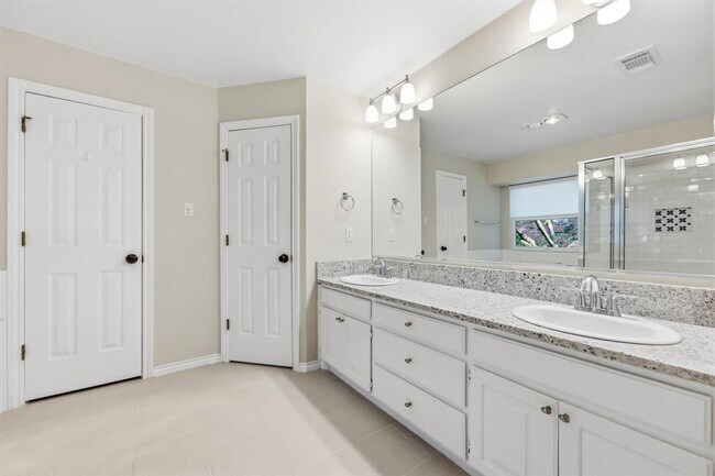 Building Photo - 205 Tellus St