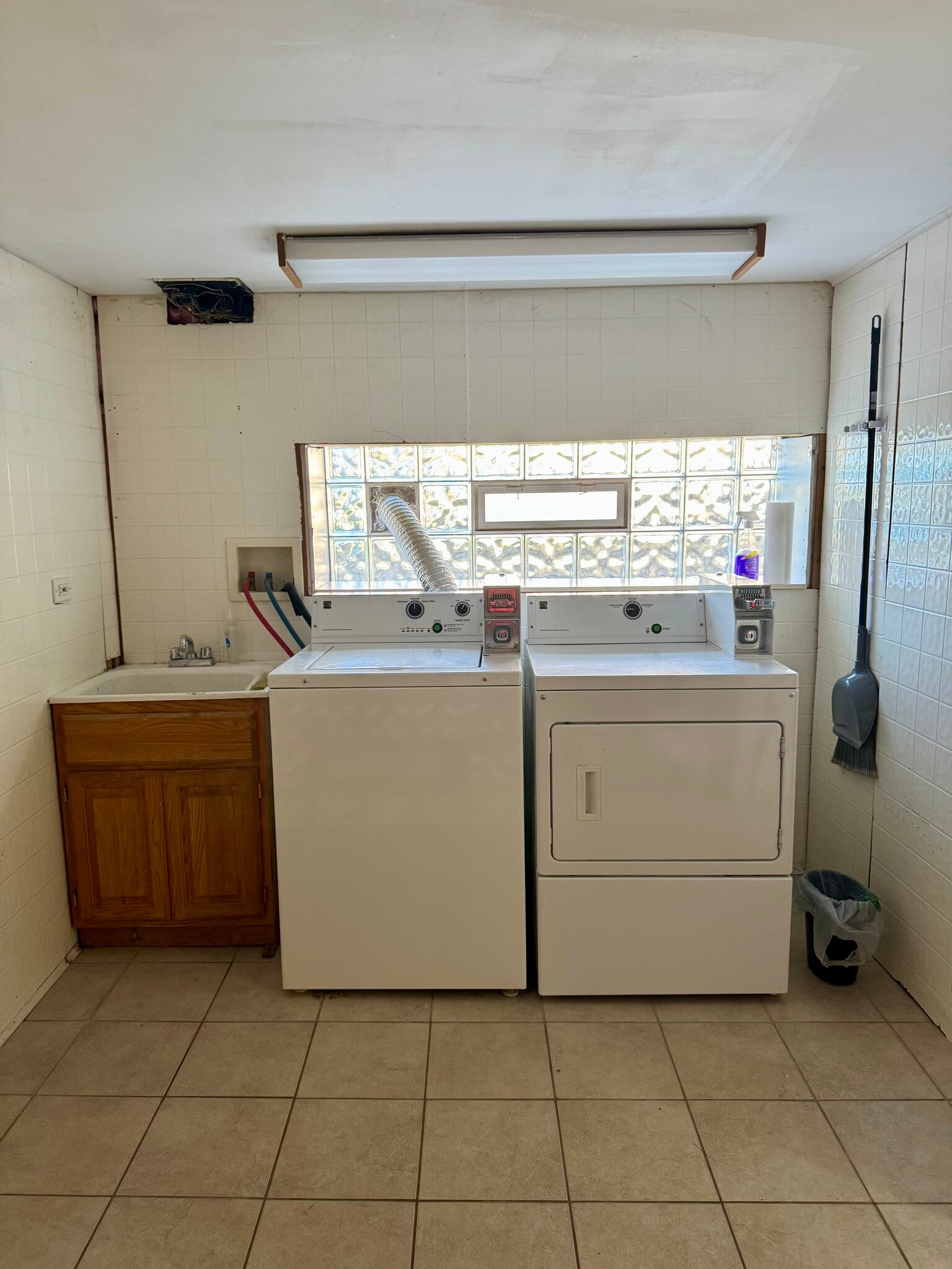 Building Photo - 5800 N Melvina Ave