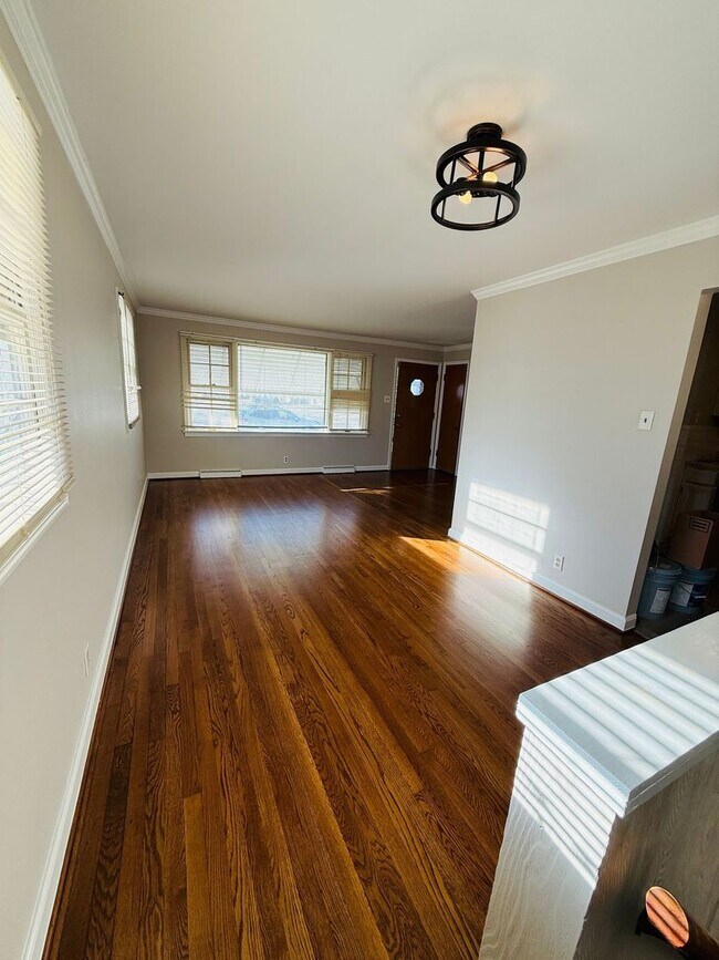 Building Photo - Spacious 3 bedroom home for Rent in Bellefontaine Neighbors