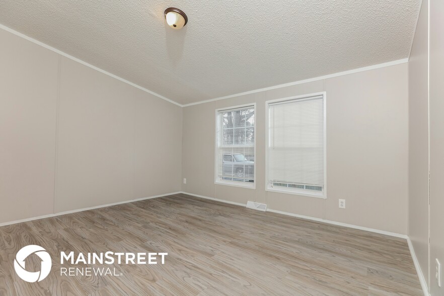 Building Photo - 615 N Hardee St