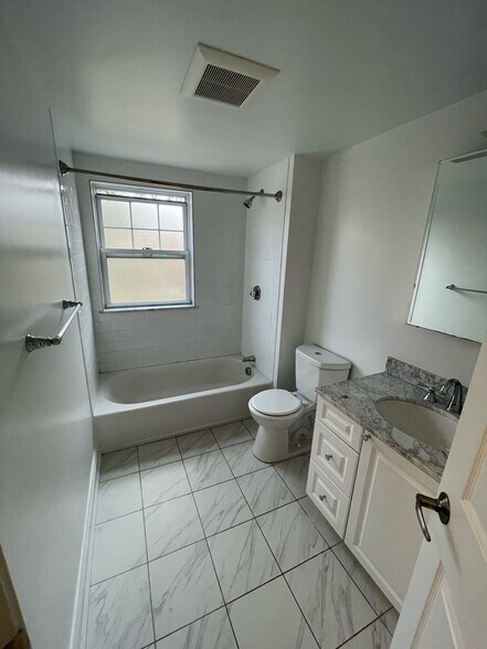 Building Photo - 302 Paine Ct