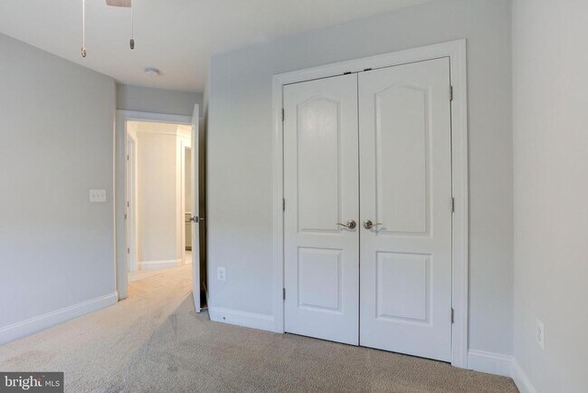 Building Photo - 15392 Ballerina Lp
