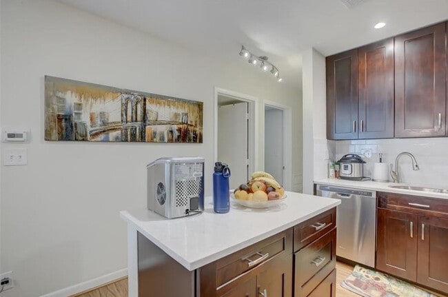 Building Photo - 2990 NE 16th Ave