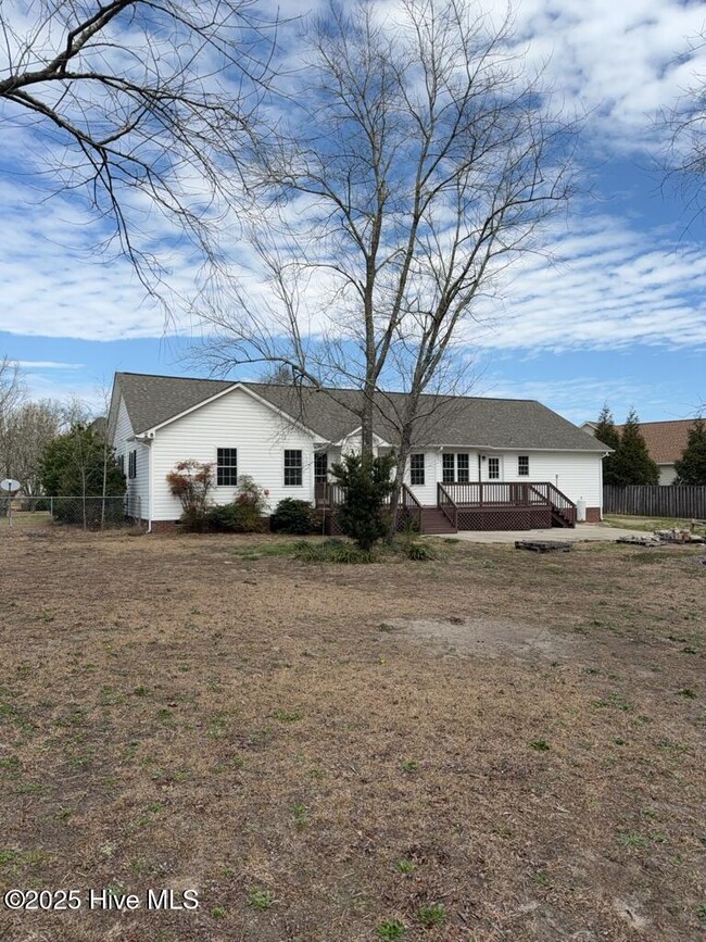 Building Photo - 212 English Walnut Dr