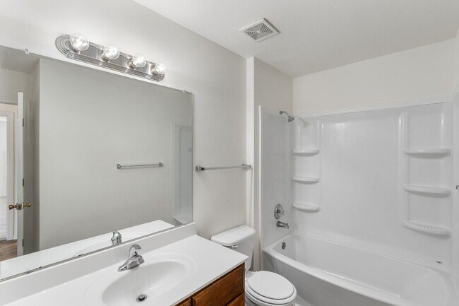 Building Photo - 1725 Louise Cir