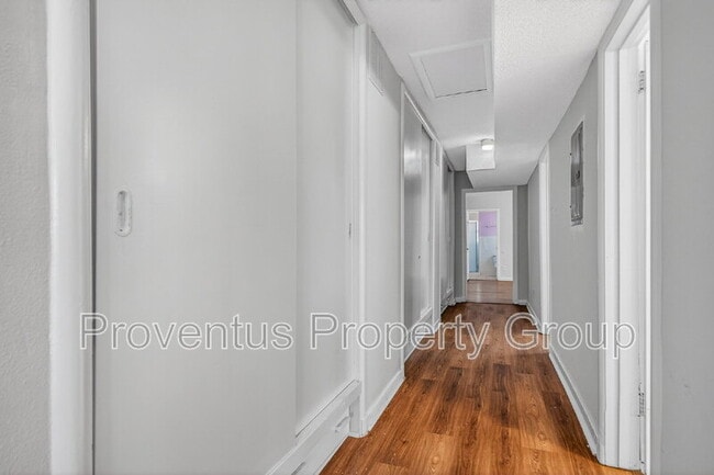 Building Photo - 8 Manor Dr