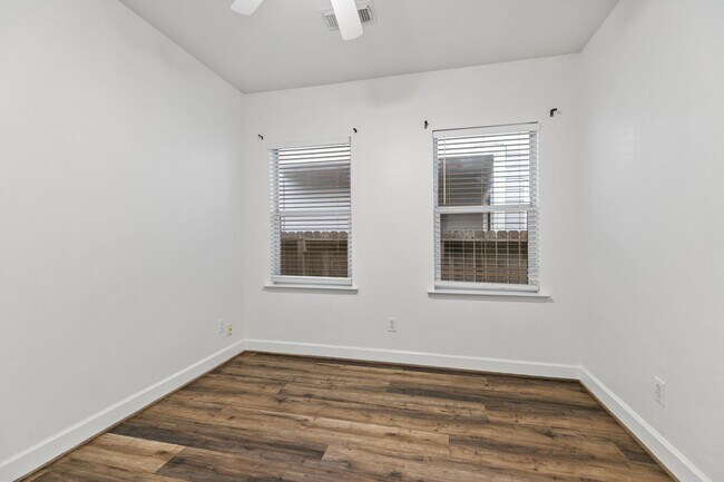 Building Photo - 1912 Shearn St