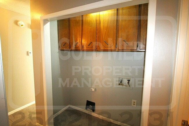 Building Photo - 2302 Hunt Dr