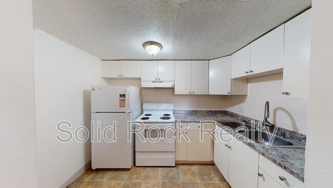 Primary Photo - 1411 S Corona Ave
