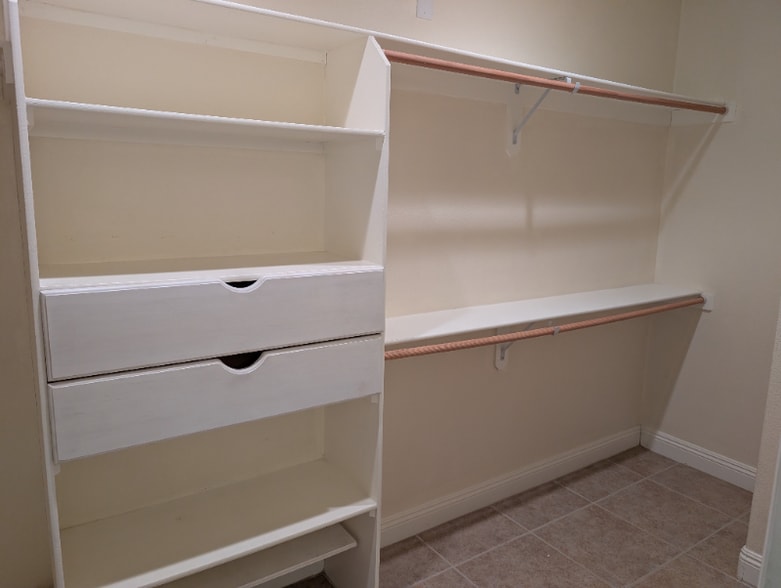 Building Photo - 3801 Malibou Ave