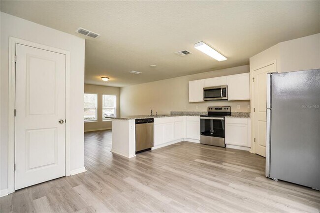 Building Photo - 2922 W Higgins Pl