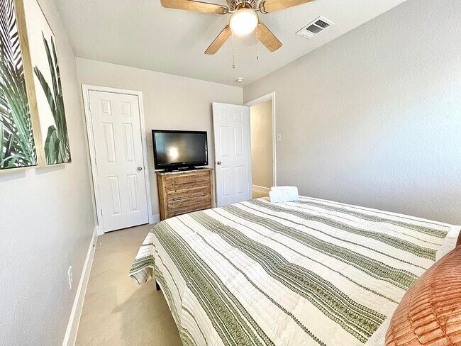 Building Photo - 9047 Twincreek Farm