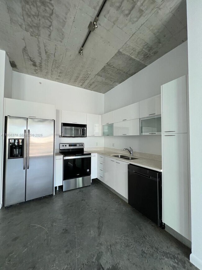 Building Photo - 133 NE 2nd Ave