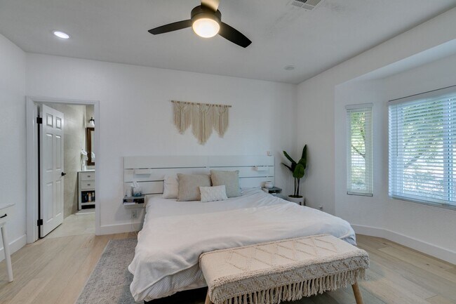 Building Photo - ZONE 8 - 4BD, 2 PRIMARY SUITES, POOL + SPA, OVER AN ACRE, HIGHLY UPGRADED + RENT INCLUDES POOL SE...