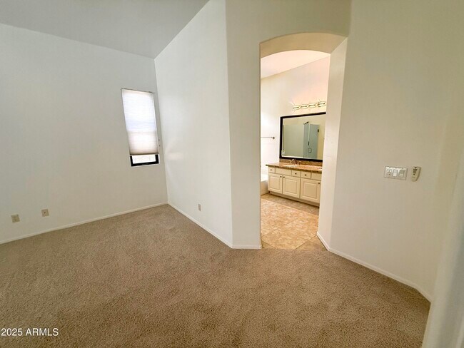 Building Photo - 4208 E Hamblin Dr