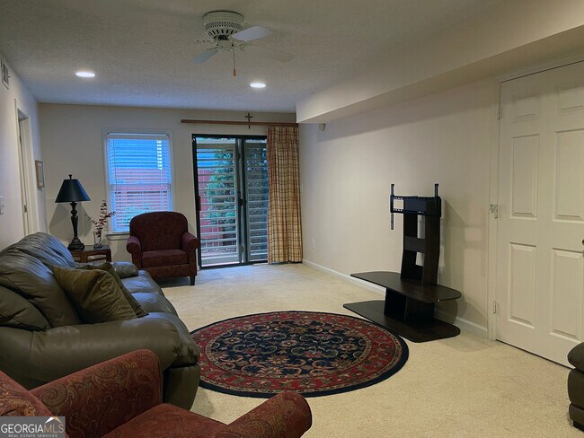 Building Photo - 3550 River Trace Dr