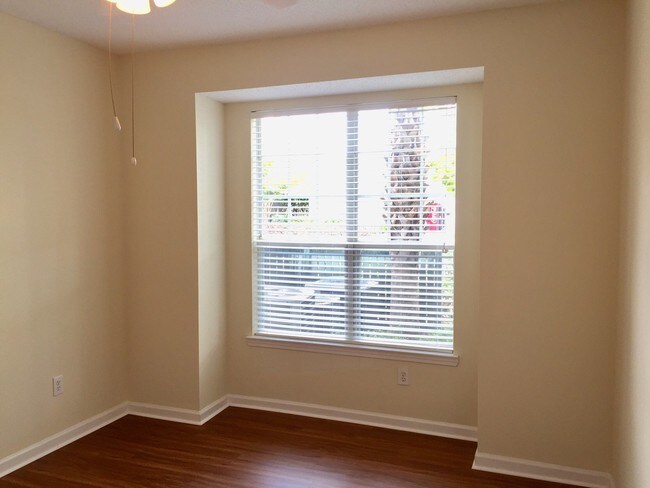 Building Photo - 2 Bedroom 1 Bath Condo at Concord West of the Ashley - West Ashley