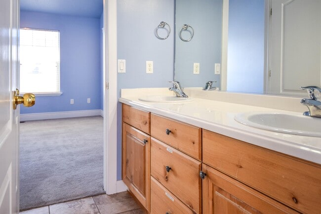 Building Photo - 1020 N 130 W