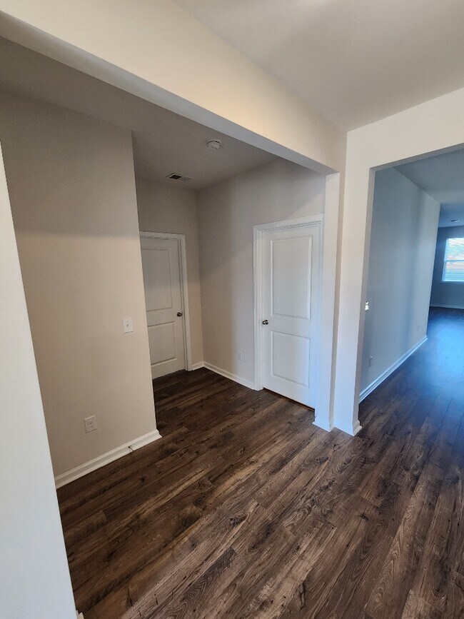 Building Photo - 3537 Bells Lk Cir
