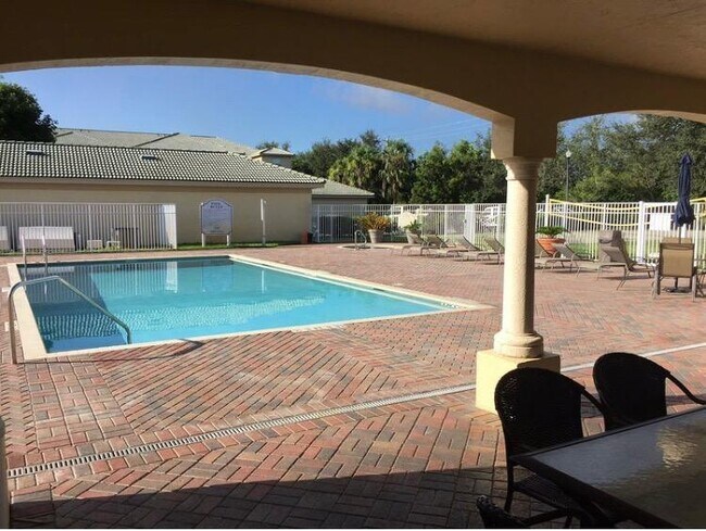 Building Photo - 2100 Greenview Shores Blvd