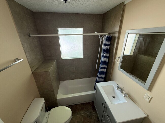 Building Photo - Charming 2 Bedroom / 1 Bathroom Home Near Downtown Pell City & Logan Martin Lake